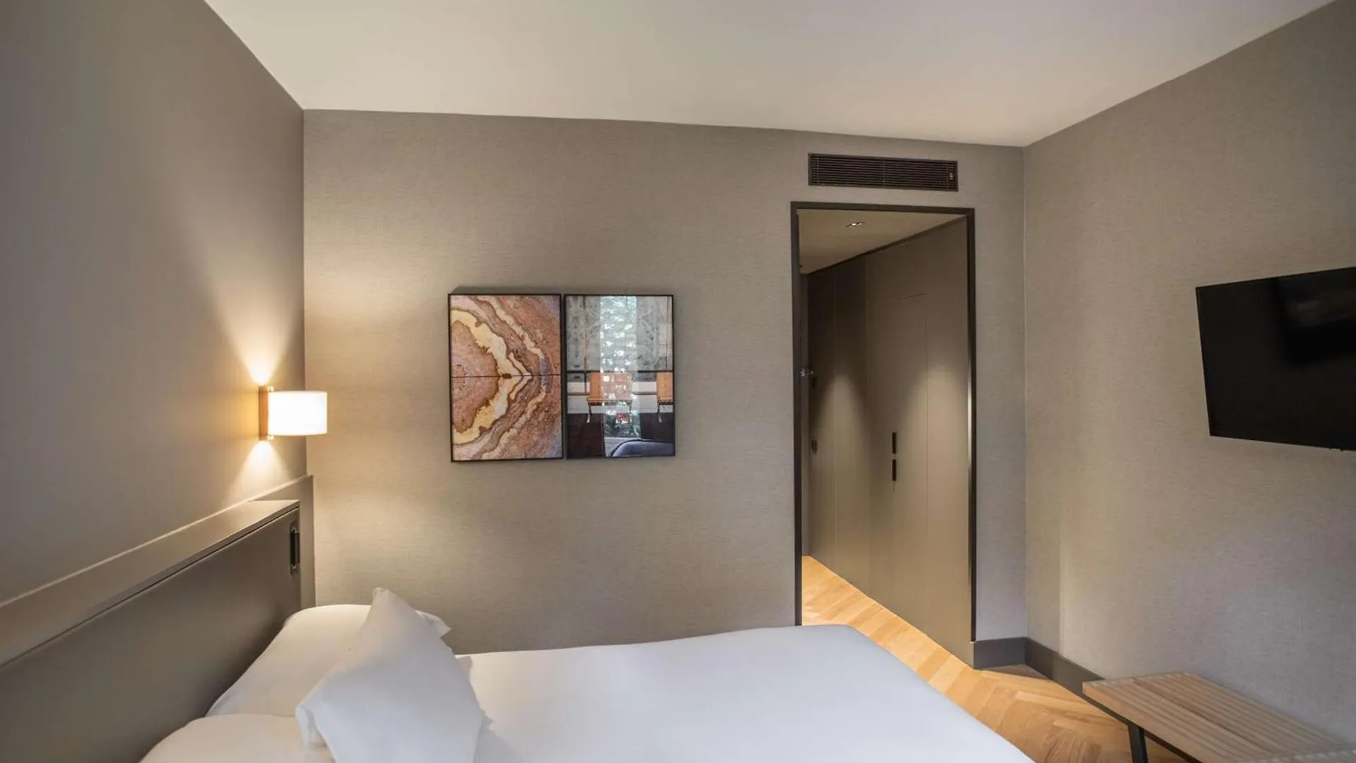 Hotel Alexandra Barcelona Hotel, Curio Collection by Hilton